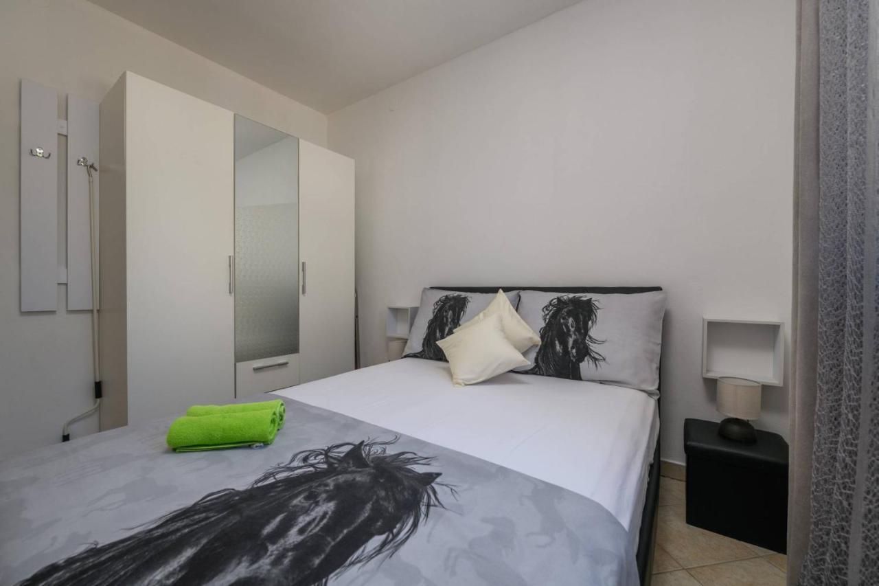 Apartment Sea Premantura Buitenkant foto
